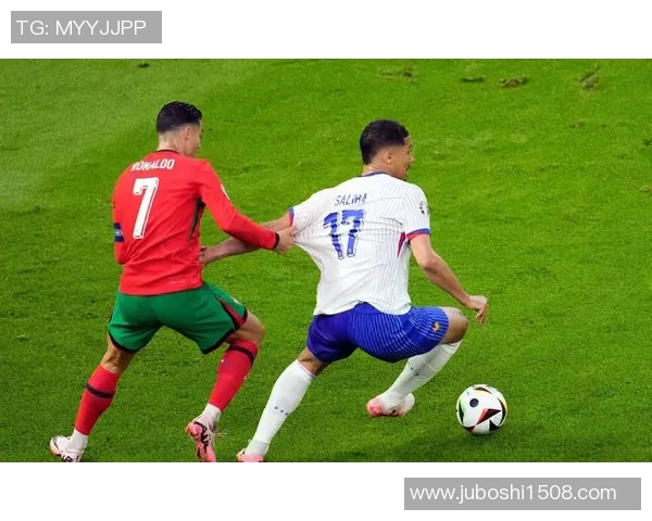 足球巨星背后的成长故事与成就探索：从草根到世界舞台的奋斗历程